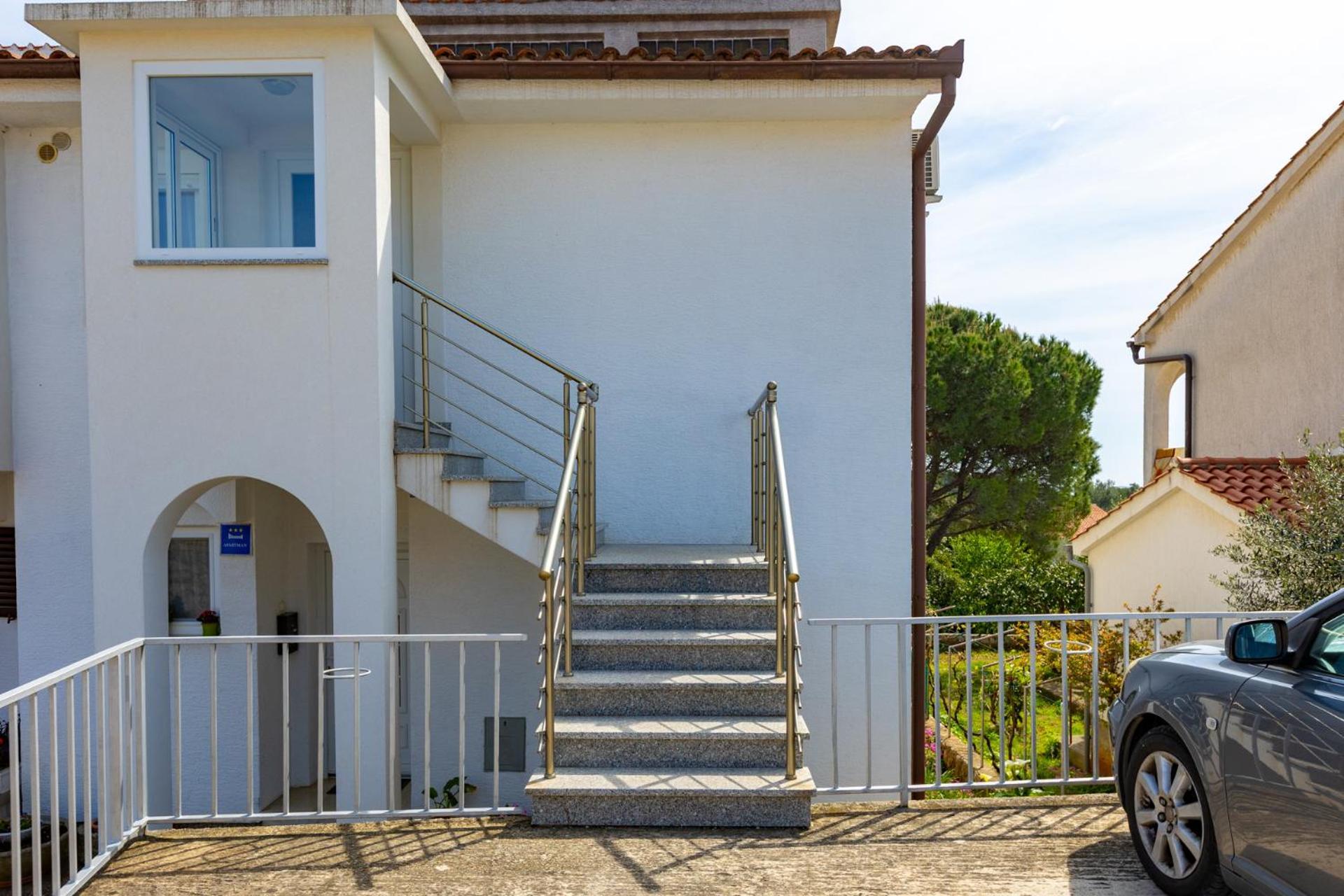 Apartment Neda クルク エクステリア 写真
